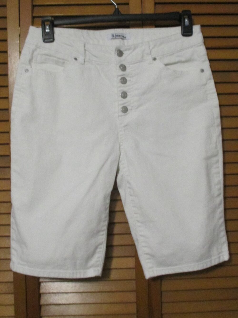 d.jeans white shorts bermuda length button front stretch & pockets size 10